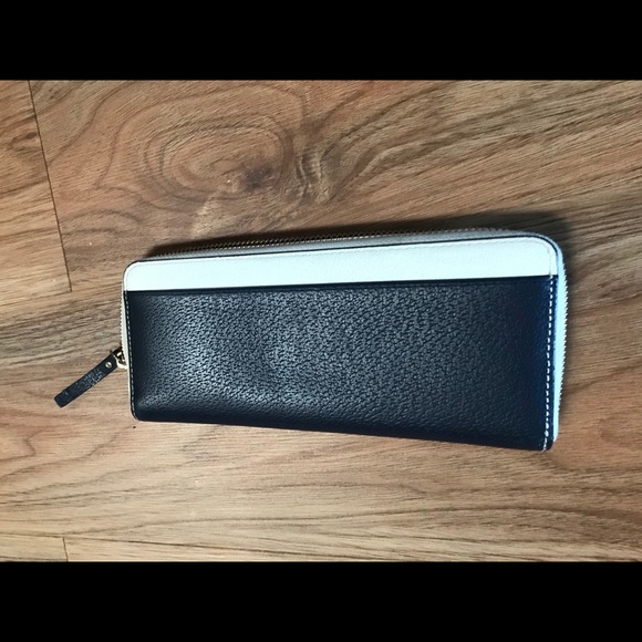 Like New Kate Spade Navy Blue and White Zip-Around Leather Wallet 🥰 Spacious! - Picture 8 of 8